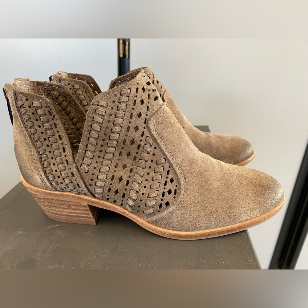 Vince Camuto Prasata